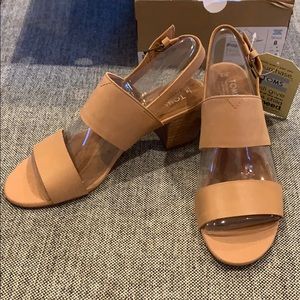 Toms Poppy shoe in color Honey Leather size 8